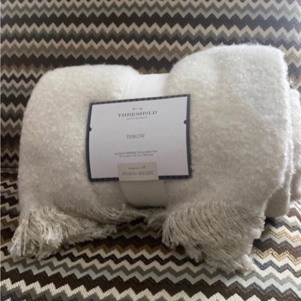 Soft throw blanket